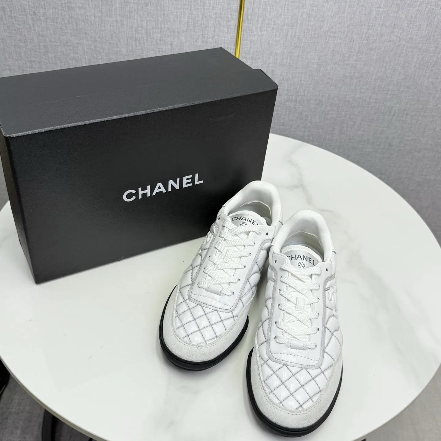 👟👟Ex-factory price 600👟👟Chanel Panda Shoes! 2025 counter's top casual sports shoes. This classic design; the upper is electro-embroidered with a variety of techniques; the outsole is fashionable and sporty; the unusual inclusion of a variety of color matching elements... The diversified mix and match is very good-looking and versatile, and can be used for leisure, fashion, sports, and outdoor... ꫛꫀꪝ Go➫ Materials: ❶Upper made of: original imported first-layer silk cowhide + original waterproof cloth + original first-layer cowhide ❷Inner lining: Original Yangli+wang ❸ Outsole based on: Original TPU combination outsole Counter boutique packaging complete set for women 35–41